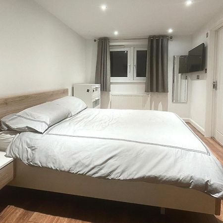 Spacious Private Room In Vibrant South London Thornton Heath Exterior photo